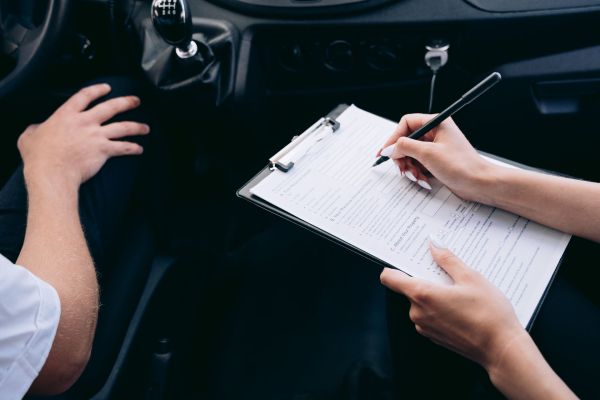 Top astuces pour choisir le meilleur comparateur d'assurance auto