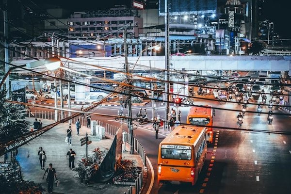 Quels sont les avantages des systèmes de récupération d'eau de pluie dans les bus urbains ?