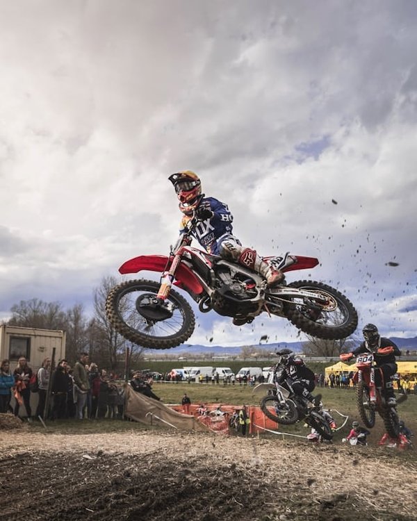 Quels sont les dispositifs de communication les plus efficaces pour les motards en groupe ?