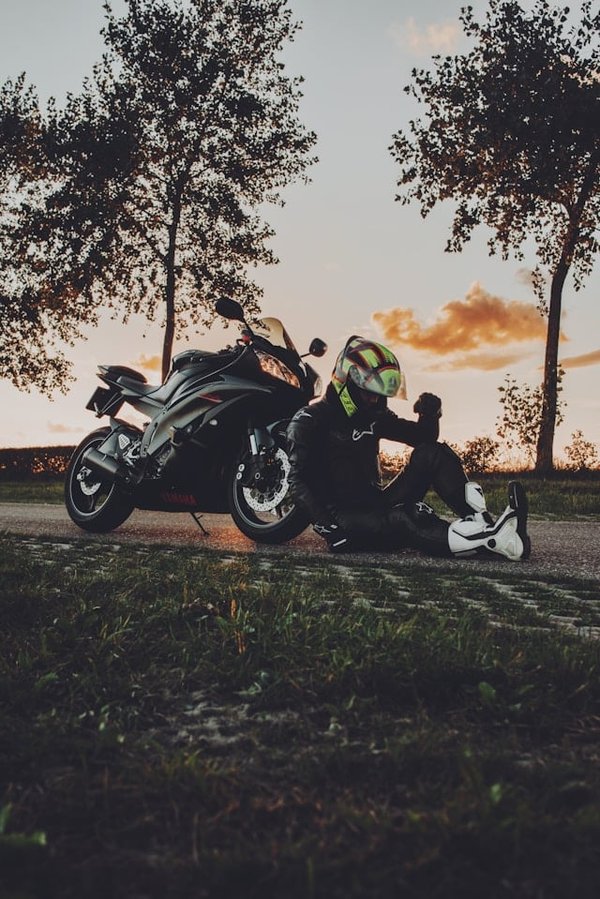 Les meilleures pratiques pour la conduite de moto en conditions de brouillard